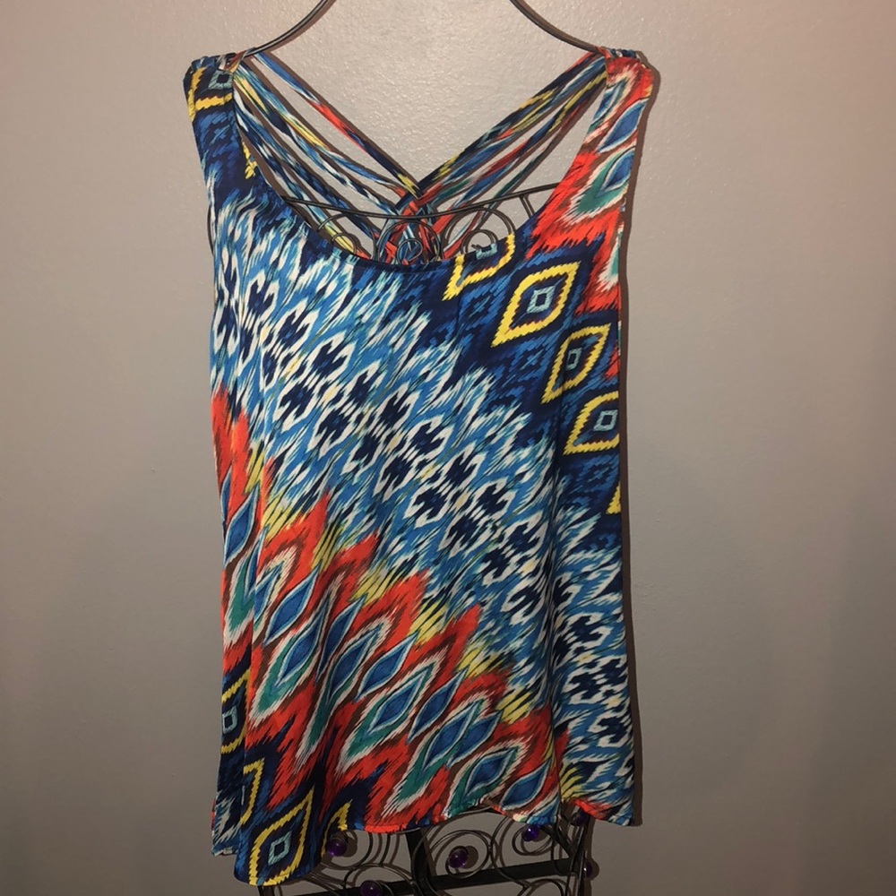 🌟Multicolor blouse with weave back detail🌟